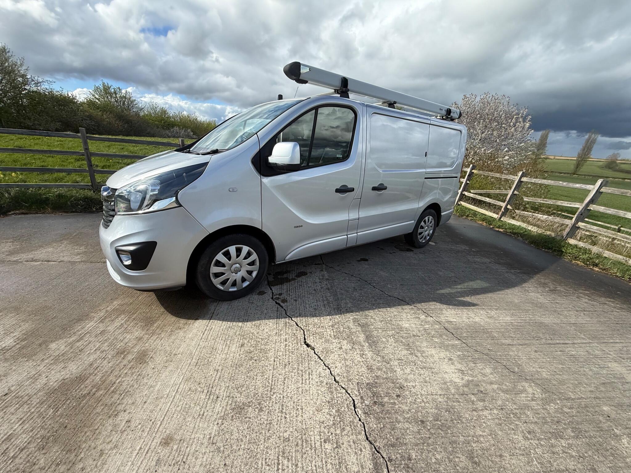 Vauxhall Vivaro 1.6 CDTi 2900 BiTurbo Sportive L1 H1 Euro 6 (s/s) 5dr — photo 62 of 98